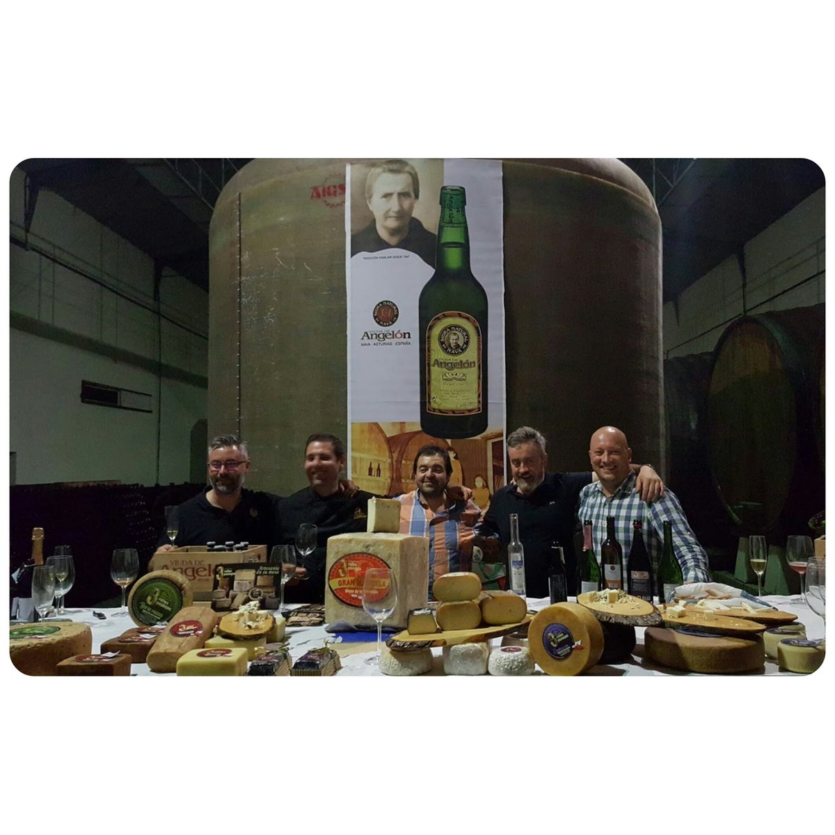 Bokaos con Sentimientu en el <a href="/sidraangelon/">Sidra Viuda Angelón</a> con los Quesos <a href="/3vallespasiegos/">tres valles pasiegos</a> 
Crónica y fotos. 

lesfartures.com/2017/07/bokaos…