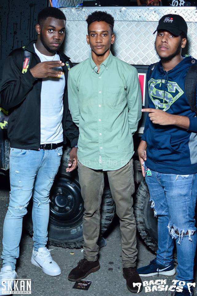 ajelectronica's tweet photo. 2 djs and management https://t.co/9JnSq9o6Mx