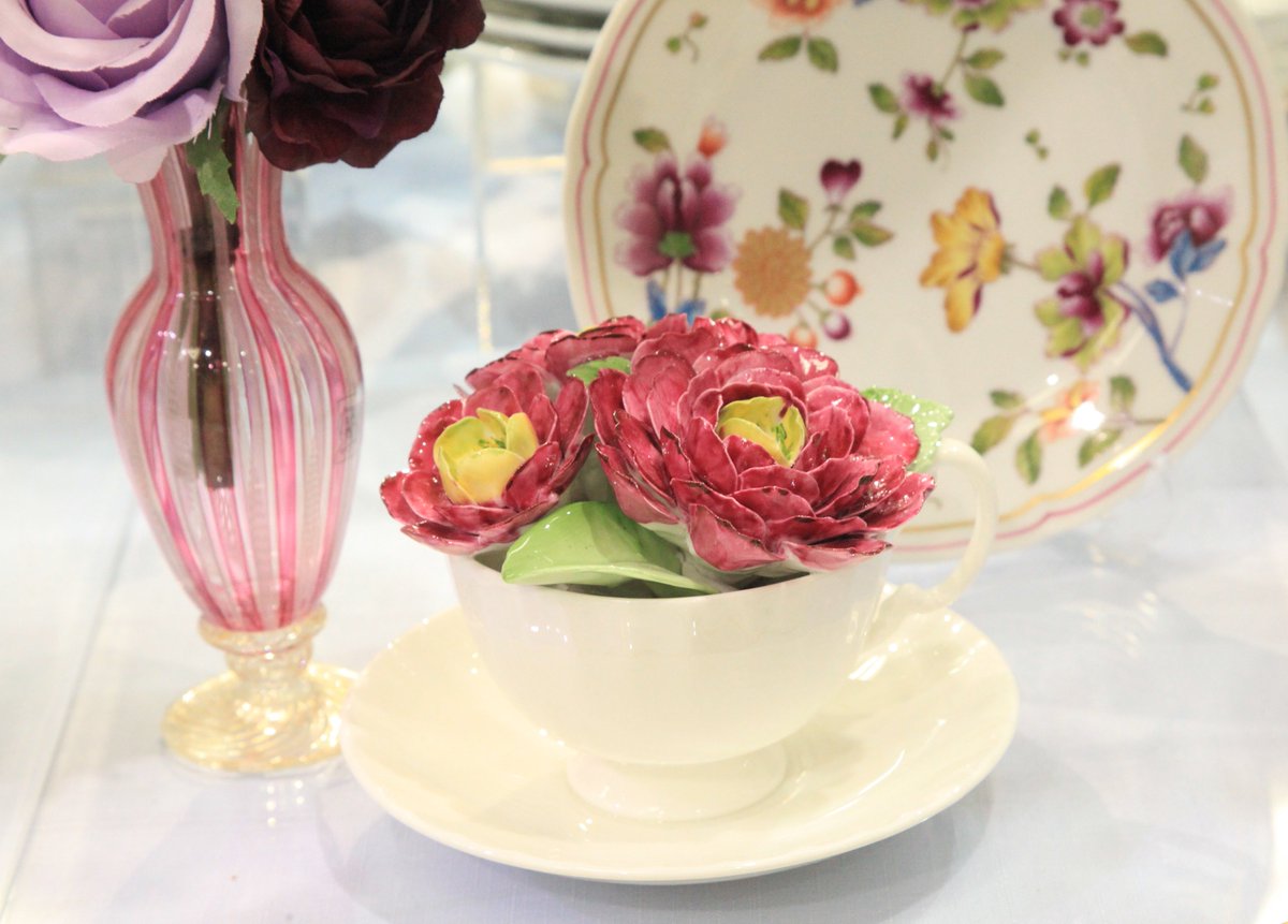ル ノーブル有楽町店 A Twitter エインズレイ 陶花 お紅茶の大好きな方に 英国ブランドエインズレイの陶花が可愛いティーカップ に入っているラナンキュラスをオススメします サイズは通常のティーカップと同じなので お持ちのティーカップと合わせてテーブルに出 ル ノーブル有楽町店 A Twitter エインズレイ 陶花 お紅茶の大好きな方に 英国ブランドエインズレイの陶花が可愛いティーカップ に入っているラナンキュラスをオススメします サイズは通常のティーカップと同じなので お持ちのティーカップと合わせてテーブルに出