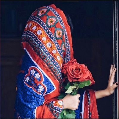 قابوس أبوي على الطيب رباني
وعمان أمي لا أعصي أوامرها

صباحكم عماني كل يوم :-)