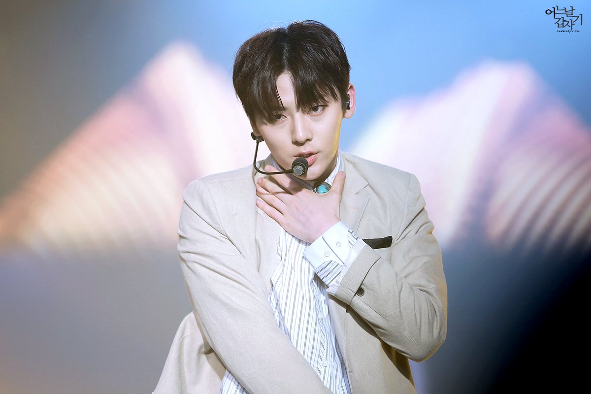 Suddenly_95's tweet photo. 170701 PRODUCE101 FINAL CON. #황민현 #민현 #워너원 #WANNAONE https://t.co/KbV34SVv7W