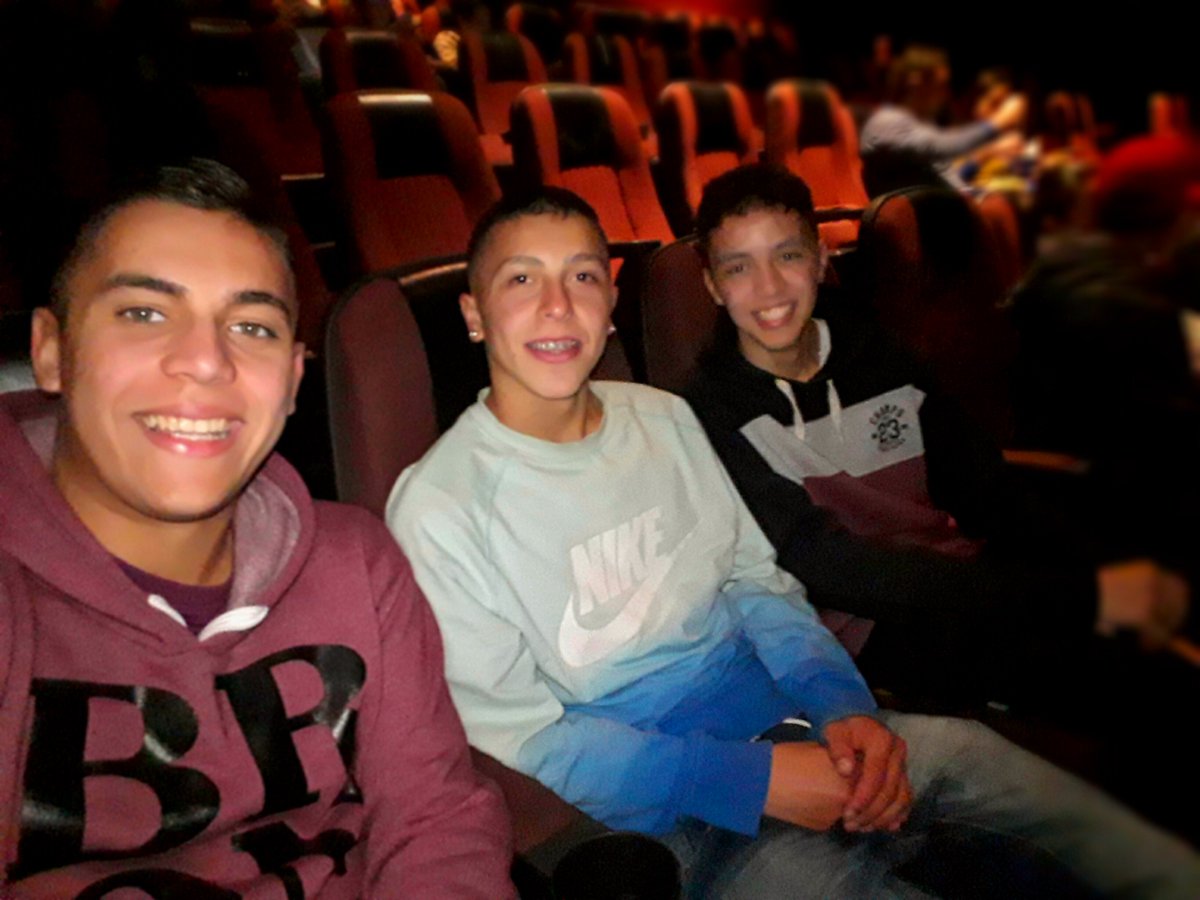 nico_aristii's tweet photo. Salio cine con los cumpas #sowcase https://t.co/nW61sAbJEU