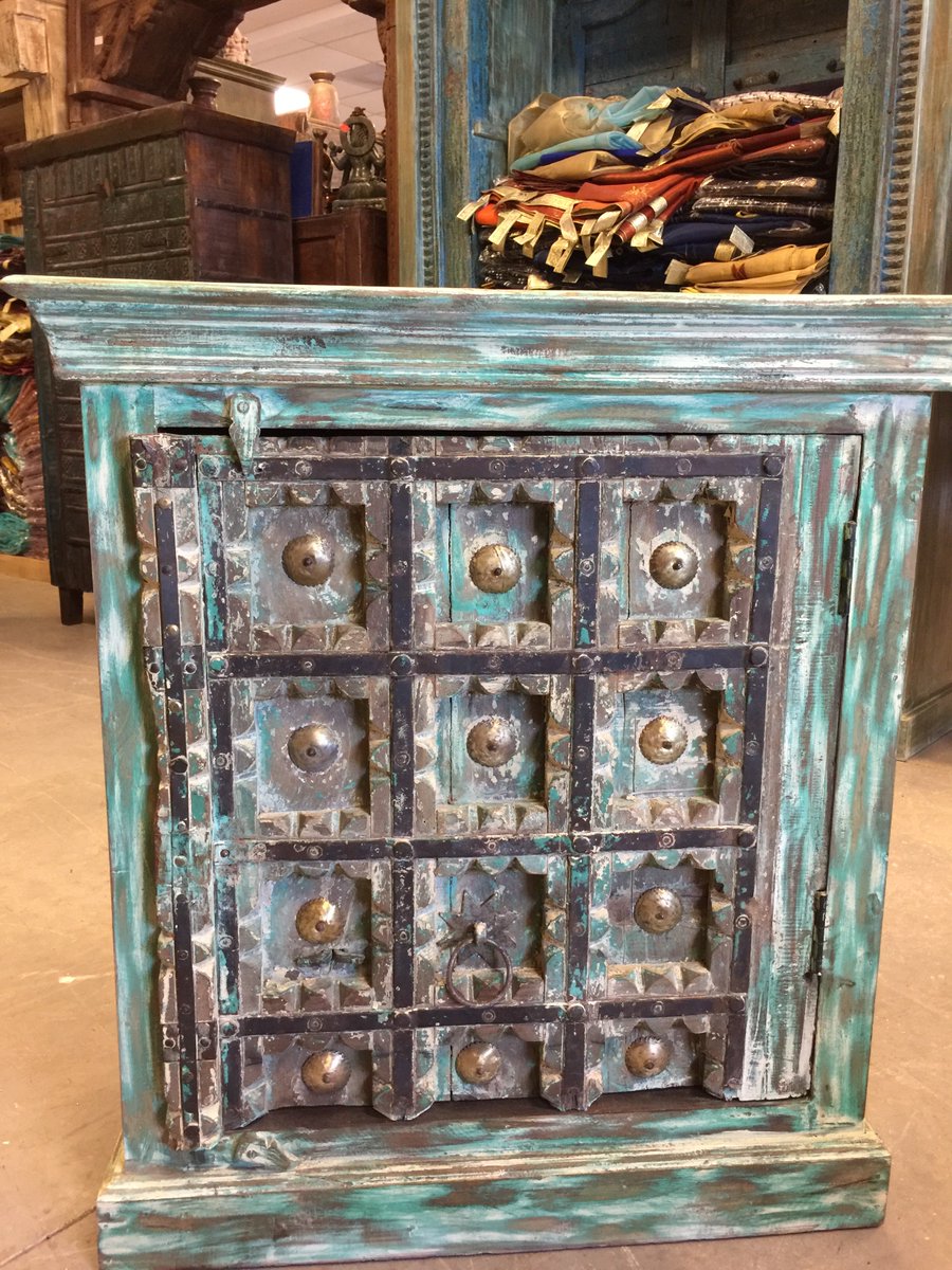 mogul_interior's tweet image. etsy.com/listing/538713…

#endtable #handcarvedtable #bluetable