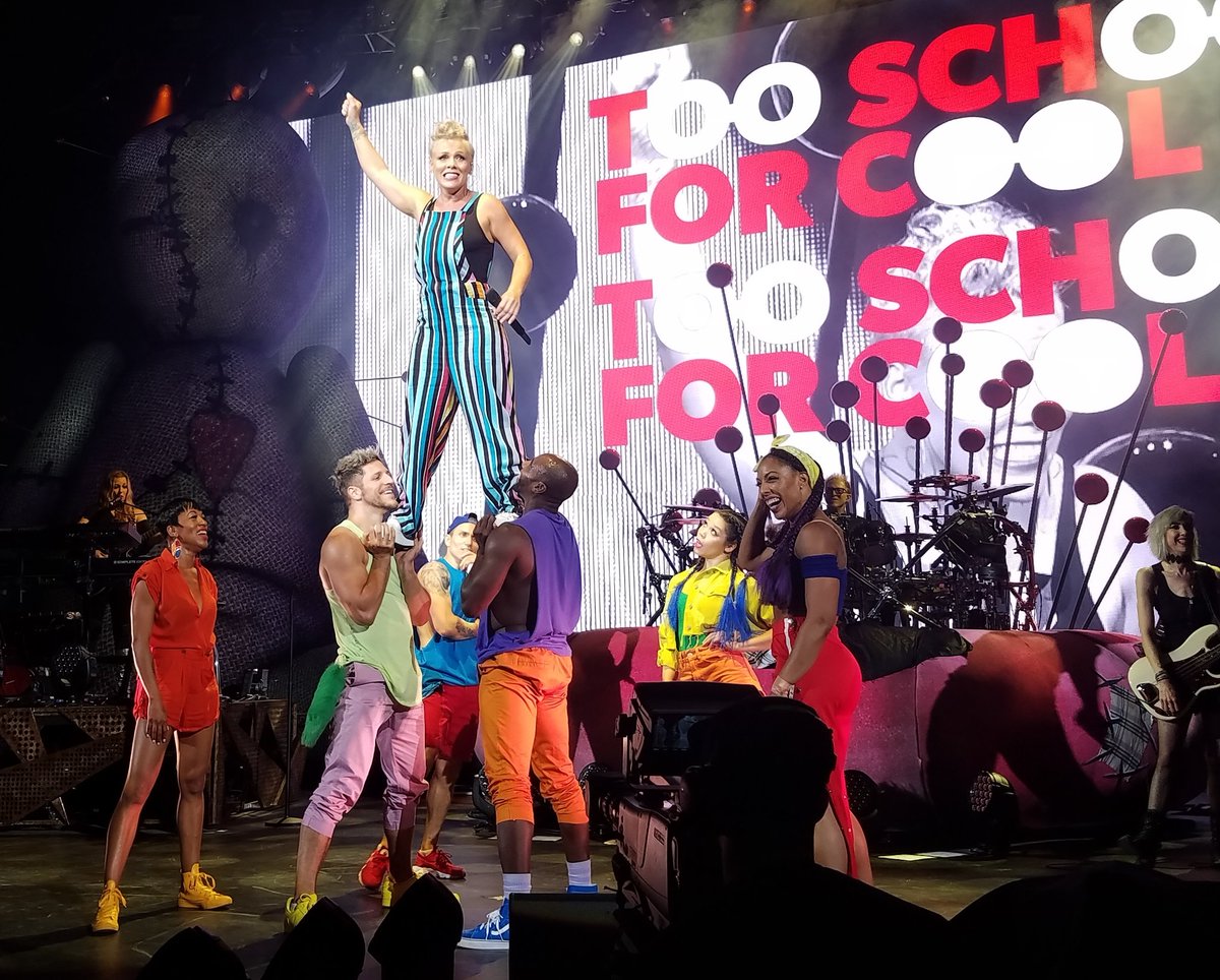 LTP_2017's tweet image. Awesome show in Milwaukee!! We love @pink!