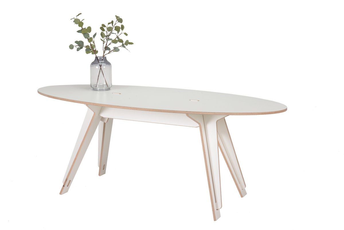 SlideartNL's tweet photo. Has an oval table already crossed your mind? Super nice because you can have eye contact with everyone at the table. #slideart https://t.co/eoVo3cegIP