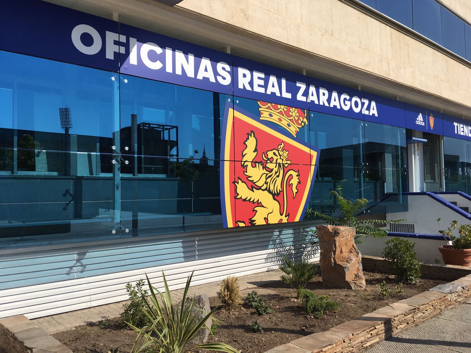 Real Zaragoza 🦁🤍💙 on Twitter: "⏰ HORARIO | de las oficinas #RealZaragoza esta semana: De lunes a viernes: de 9 a y de 17:30 a 20 horas. #NosVemosEnLaRomareda 🏟 https://t.co/pQaqe91IhL" / Twitter