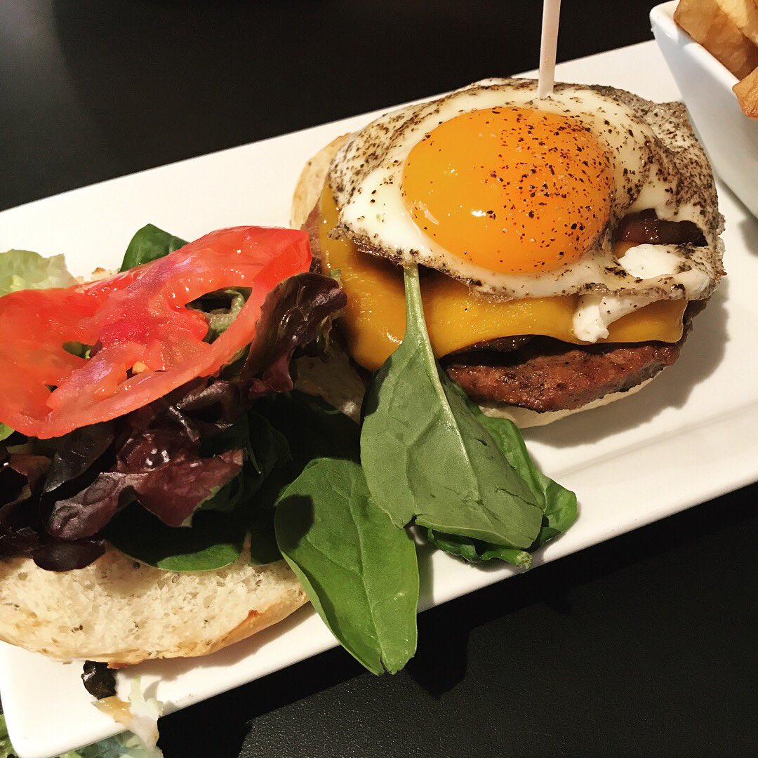 risspberry's tweet photo. 🍔🍟 https://t.co/qfxp66K41U
