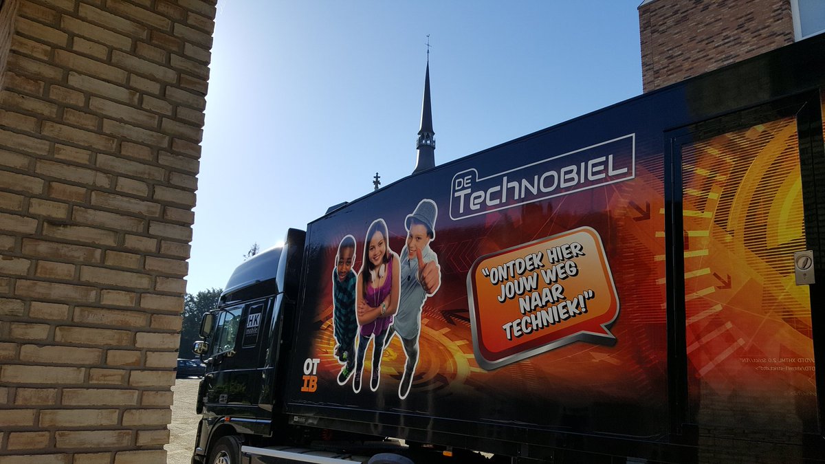 AudreyR77's tweet photo. #otib Technobiel in @Meerssen_NL leerlingen gr.7/8 nemen een kijkje bij #Techniek @ESR_Electro https://t.co/eCOgI3MBGD