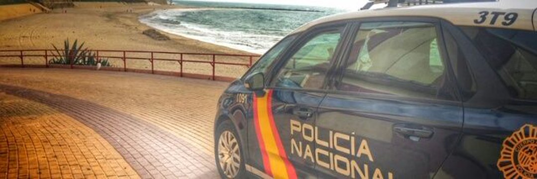 Noticia_Libre's tweet photo. Queremos felicitar a la @policia Nacional de España, una de las mejores del mundo.  @marianorajoy @jatirado @elpeero @LaVanguardia https://t.co/9O0zbRAjZW