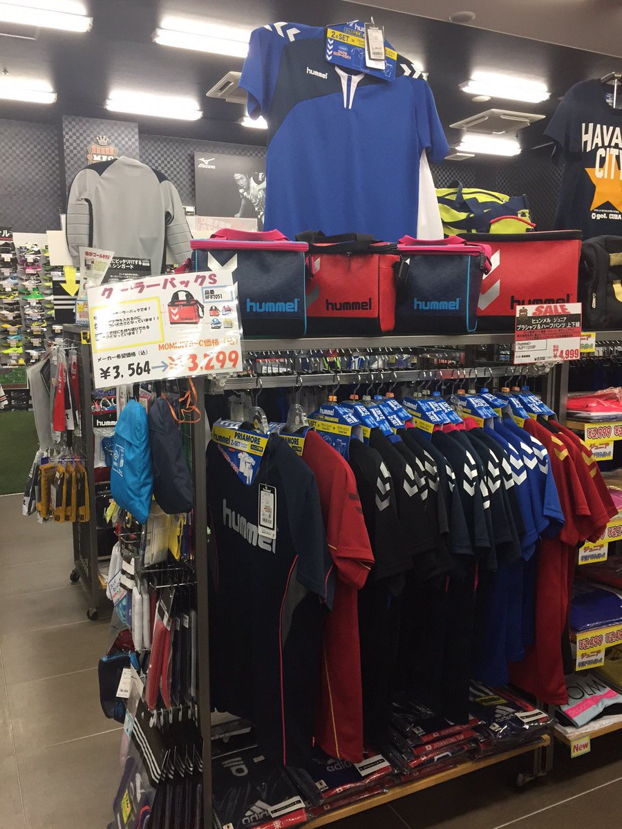 Hummel ヒュンメル公式 中四国最大級のサッカーショップ モミジヤスポーツ Momijiyafc では 大人 ジュニアともにヒュンメルコーナーが シューズも大人 ジュニア フットサル と幅広く フットサルコートもありますよー サッカー ショップ