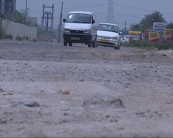 #Gurgaon sectoral roads are set for a makeover. <a href="/oineetom/">oineetom</a> tells how's #Haryana govt planning to do so. Watch at 7&amp;11PM on @NDTVPrime