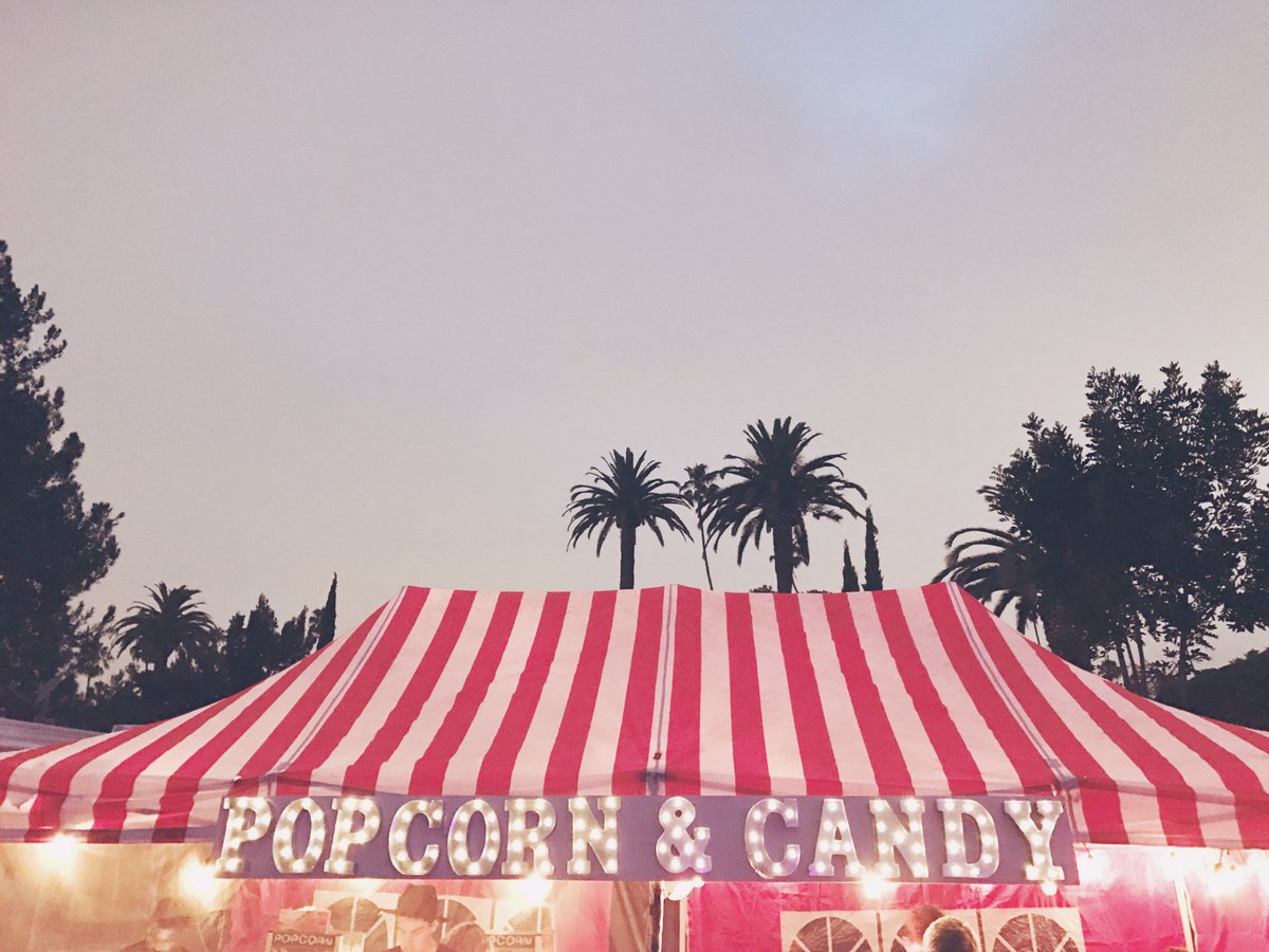 blairerestaneo's tweet photo. 🍿🍫 https://t.co/RNNbFpmn6r