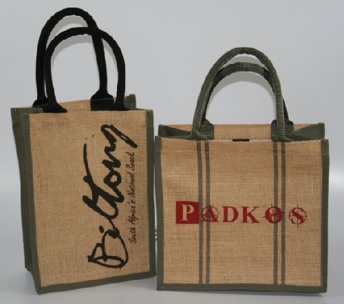 TsongaTextiles's tweet image. Handy #carrybags to fill with tasty treats for a #picnic during the #holidays
#screenprinted on laminated hessian.Order now #tsongatextiles