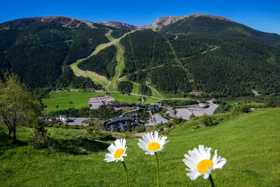 grandvalira's tweet photo. Good morning and have a great week, #GrandvaliraLovers! #GrandvaliraTerritory💙 #SummerSeason https://t.co/2hfa4KCwAa