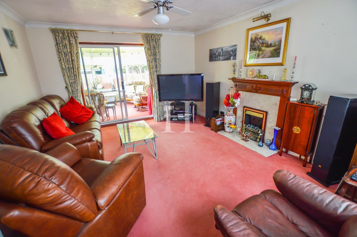 FOR SALE: 2/3 bed bungalow in #hawkwell #hockley #essex #hardingestateagents