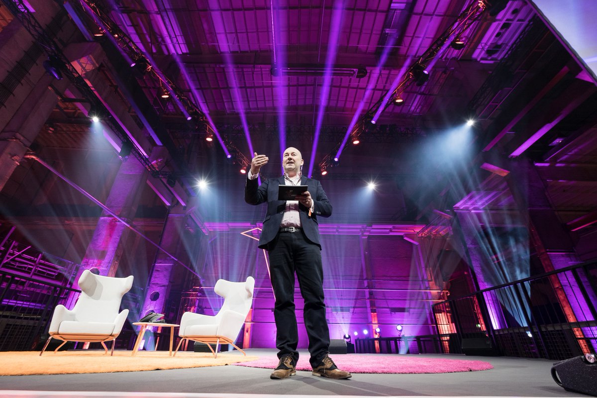 The host with the most: <a href="/paulhayesman/">Paul Hayes</a> led our #Vizions attendees on THE #platform journey. Want more visual proof? 👉 vizions.berlin/gallery/