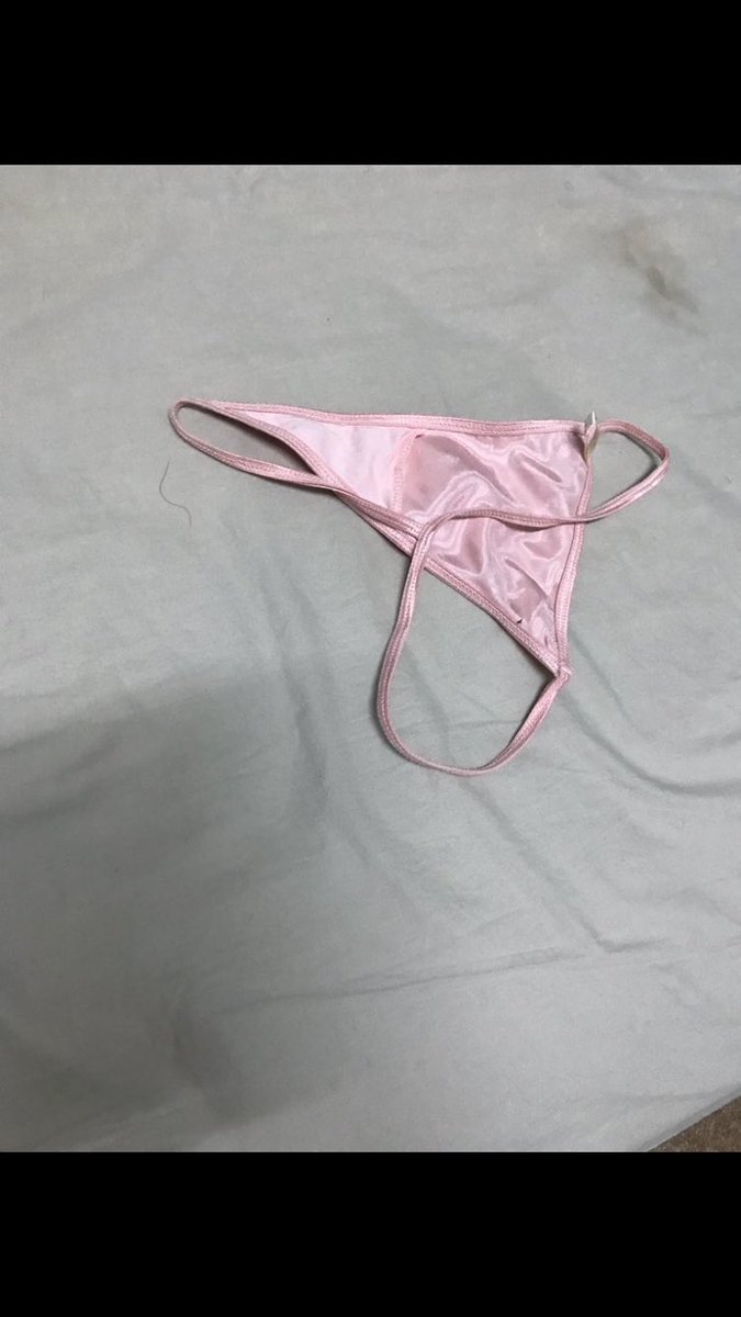 كلوت حصلته ف غرفة اختي واضحه صح ؟! 

#ديوث_اختي