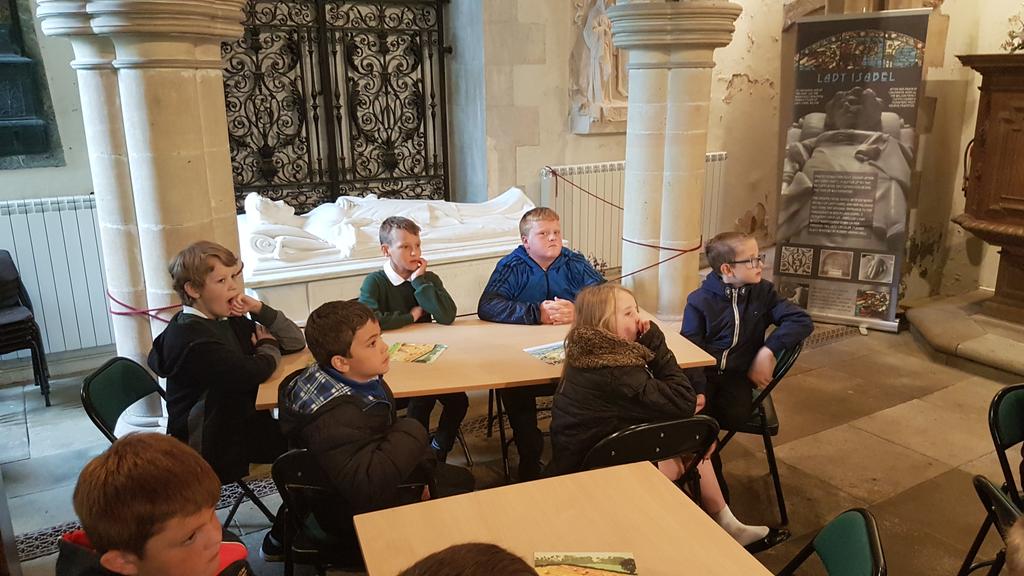 DeltaTheParks's tweet photo. Year 5 have arrived in Warter safe and sound. Very excited for the day ahead! 💚💚🎨🎨 https://t.co/KoPI2UeEGj