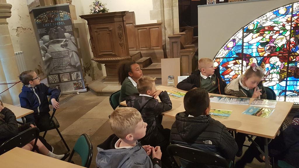 DeltaTheParks's tweet photo. Year 5 have arrived in Warter safe and sound. Very excited for the day ahead! 💚💚🎨🎨 https://t.co/KoPI2UeEGj