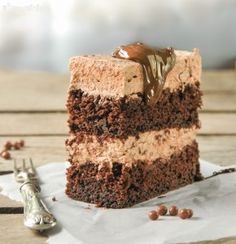 Porque hay q endulzar los lunes😏... ven  a #LaToná a probar nuestros postres😊