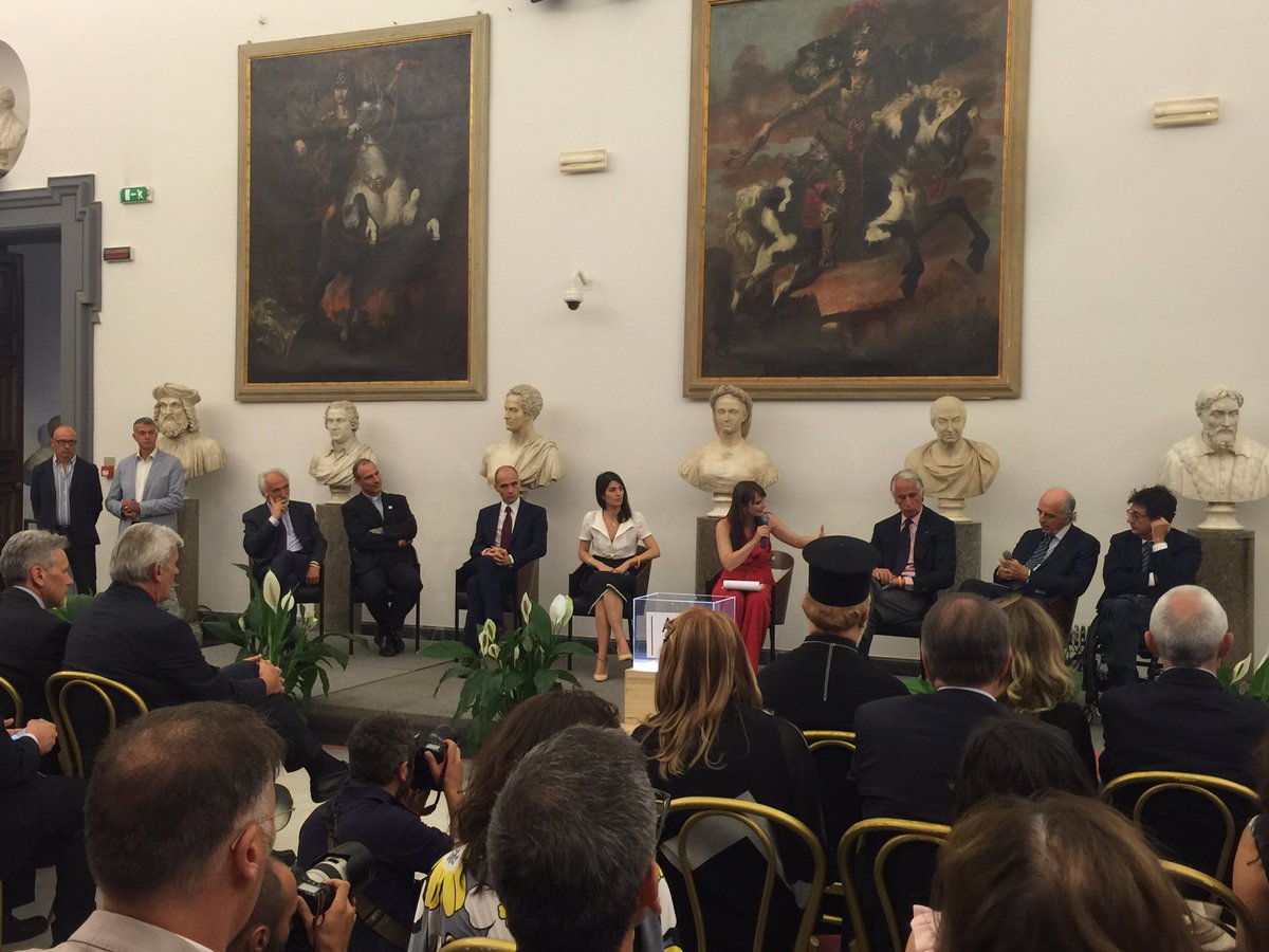 AIA_it's tweet photo. Il Presidente #Nicchi alla conferenza stampa di presentazione della #mezzamaratona #ViaPacis #RefereeRUN @atleticaitalia @RuncardItalia https://t.co/2lNyGSDU4y