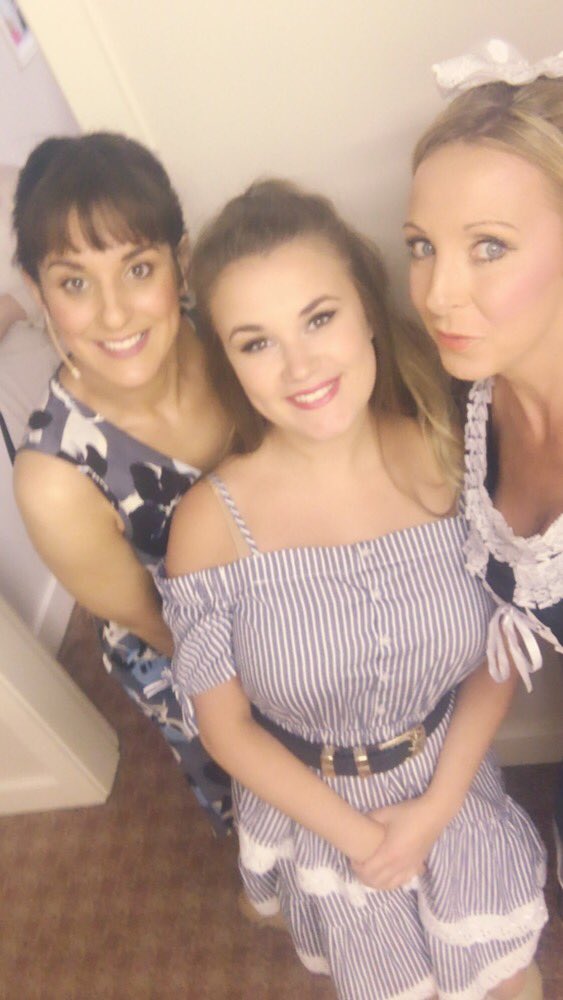 BevMusicTheatre's tweet photo. #CastFun.. #SelfieChallenge ❌LOOK WHO WE GOT! ❌
James,Georgia,Andy & Alice showweek! #Nicci&Claire #Yorkshire #Hull #Beverley https://t.co/Ud1DVLQtyv