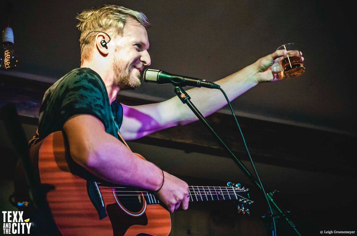 .<a href="/GangsOfBallet/">Gangs of Ballet</a> deliver an acoustic set tinged with electronic elements at @caferoux1 texxandthecity.com/2017/07/review…