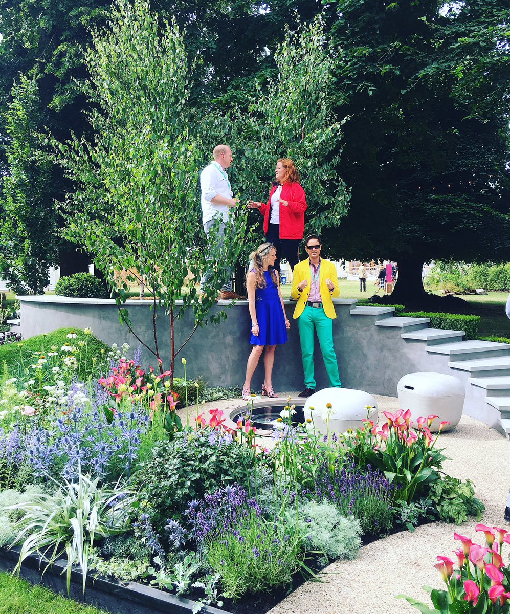 HopeVirgo's tweet photo. #MHConversations @The_RHS #flowershow raising awareness with @CentreforMH https://t.co/gOiBLpOTSI