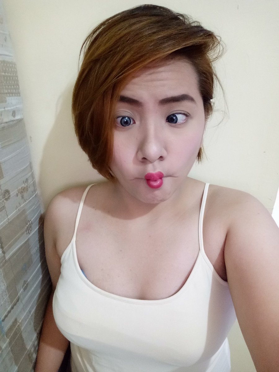 Lawrelyan's tweet photo. Gago, bakit iniiwan 'to. Hahaha #SelfLove nalang🙊🙈😂💕🌈 https://t.co/BR0aWfSqoB