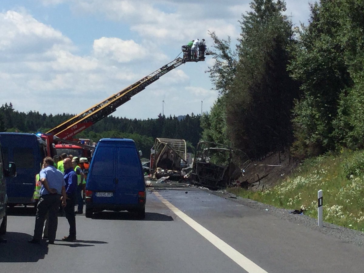 Innenminister Joachim Herrmann und Bundesverkehrsminister Alexander Dobrindt werden an der Unfallstelle auf der A9 erwartet.