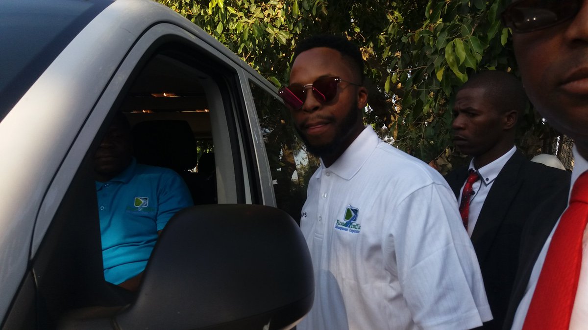 mjaja_thobile's tweet photo. Had a great time with the RTMC team-SABC at Umlazi-K section.
#YourSafetyMySafetyOurSafety
@TrafficRTMC 
@NayMaps 
@Khaya_dladla 
@loonatea https://t.co/sUdWDyUiZr