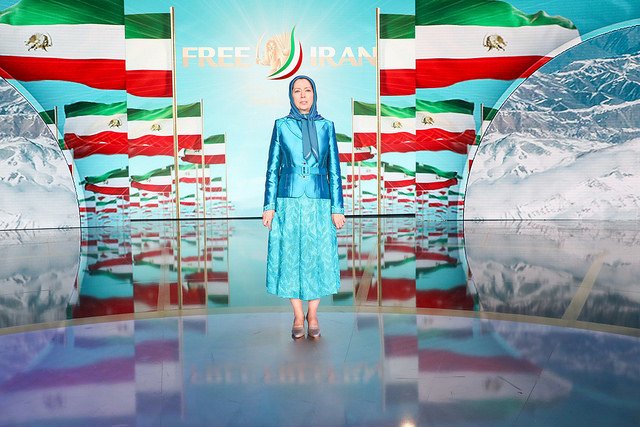 Maryam_Rajavi_F's tweet photo. Marchons, marchons, pour instaurer la liberté et la souveraineté populaire en #Iran #FreeIran https://t.co/qENnIfuSTz