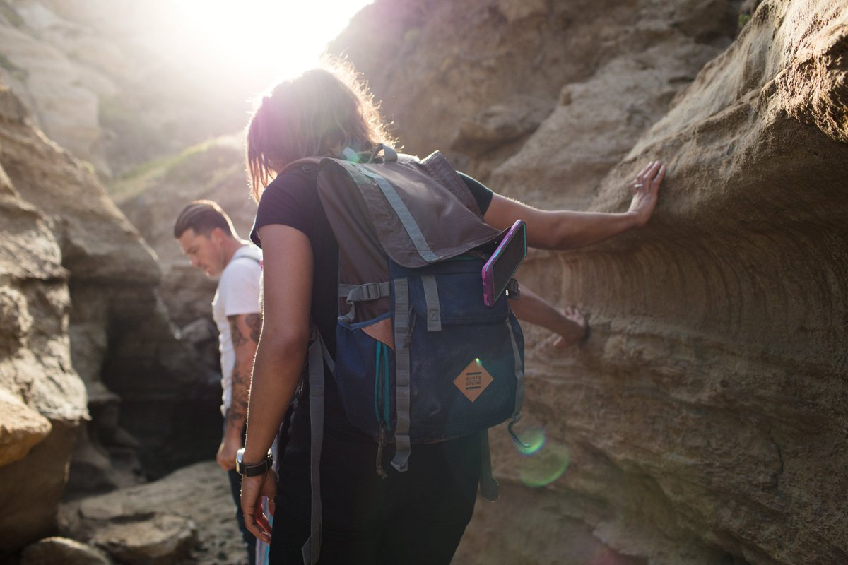LifeProofFrance's tweet photo. Partez à l’#aventure > https://t.co/wIgGKRrtpb 🔦⛰️ #trek #LiveLifeProof #adventureculture #smartphones #samsung https://t.co/1zYtJNgdqo