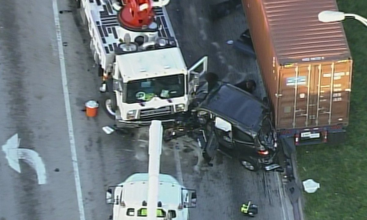 Bad crash on NW 122nd St at Hialeah Gardens Blvd #TrafficAlert https://t.co/AiqfoM8KKj