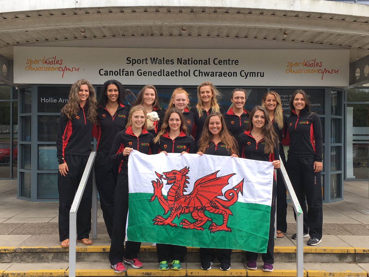 RosiePretorius's tweet image. Good luck to this amazing group of young women as they head to Botswana for the @nwyc2017  @WelshNetball #CymruAmByth ✈️🍀❤️️