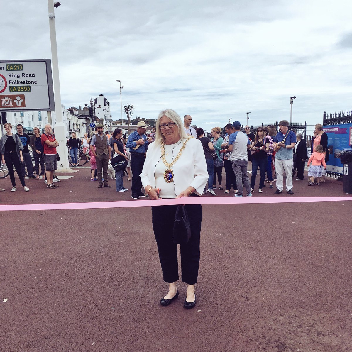 stleonardsfest's tweet photo. Great shot of @judyarogers opening our Grand Parade on Saturday! Thanks so much for attending Judy πππ#stleonardsfest #festival #parade https://t.co/7F0oFzm3fM