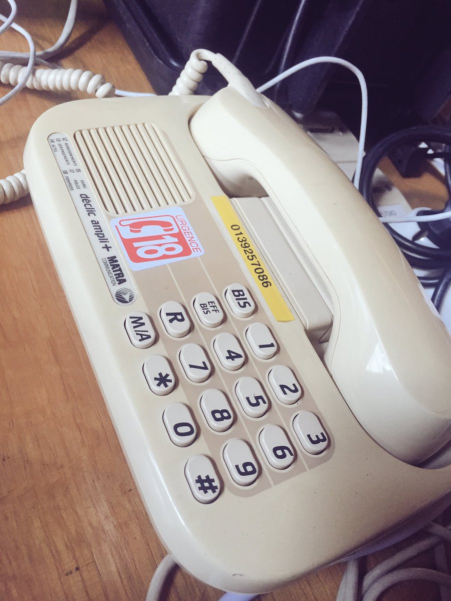 laurebretton's tweet photo. inside la salle de presse, retour vers le futur #18vlalecongrès https://t.co/CWAtDnllwh