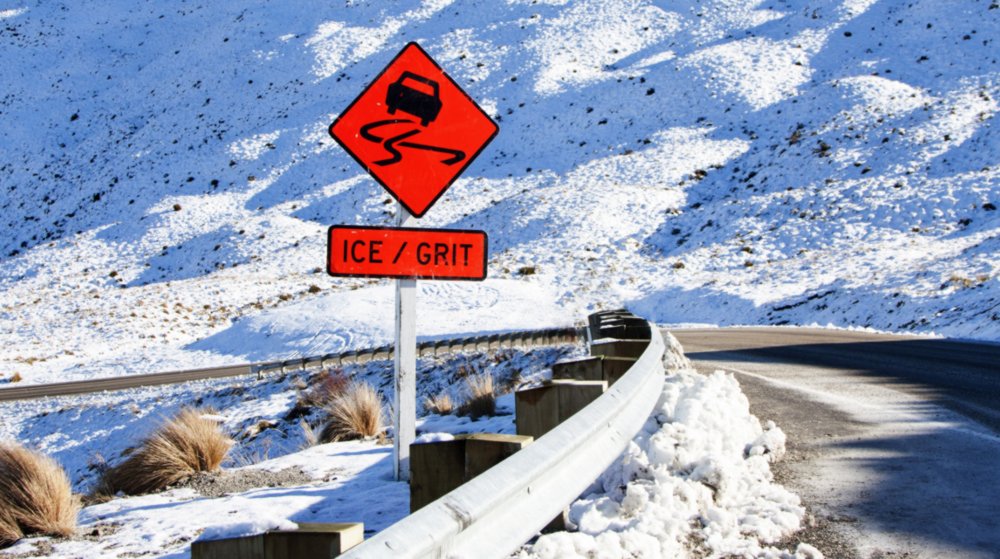 LufftOnline's tweet photo. Did you know that American #lakes have a dangerously rising #saltlevels caused by #roadsalt used for #deicing? More: https://t.co/PbYM3m8fm4 https://t.co/UvC5BbgLsk