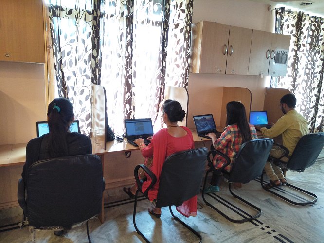 NetwayBroad's tweet image. No need to rent an entire office hire the number of desks you need, Co-working is even available by weekly basis. goo.gl/6GZ17n