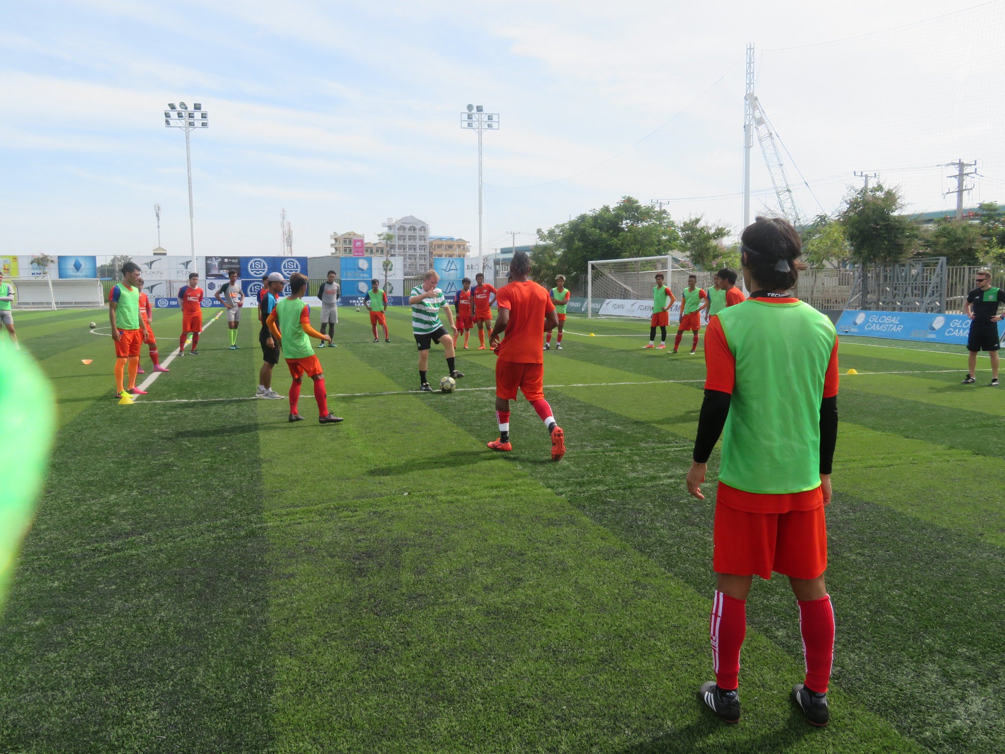 アンコールタイガーfc Training By Celtic Coach 本日の練習には セルティックfcのトップチームのコーチとアカデミーのコーチのお二人にお越しいただきました セルティックfcのコーチの指導の下 カウンターアタックなどフォーメーションを意識する