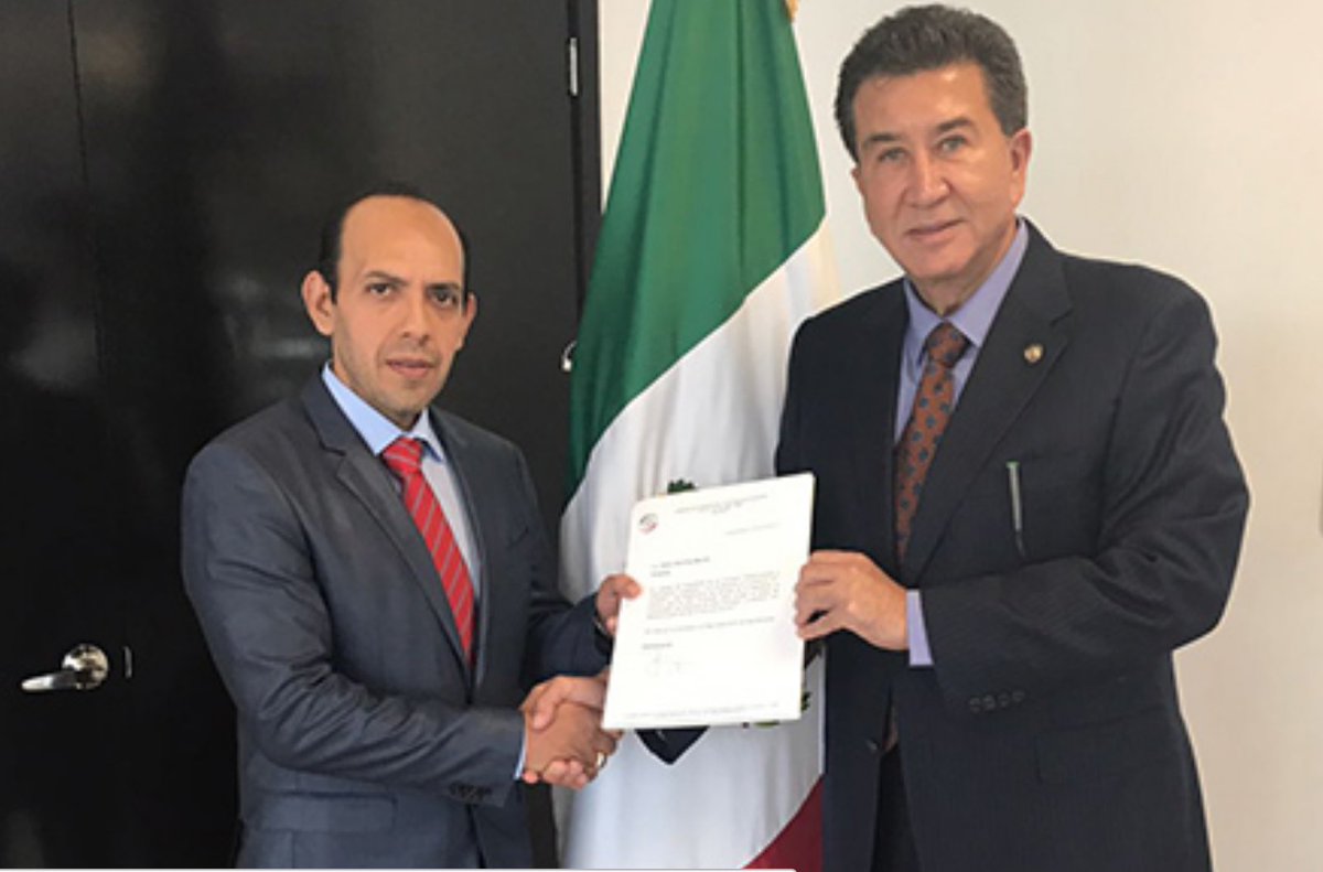 #LaCacciosa 
¿Es total descaro y cinismo que Héctor Yunes nombre a primo político de Javidú, asesor en Comisión Anticorrupción del Senado?