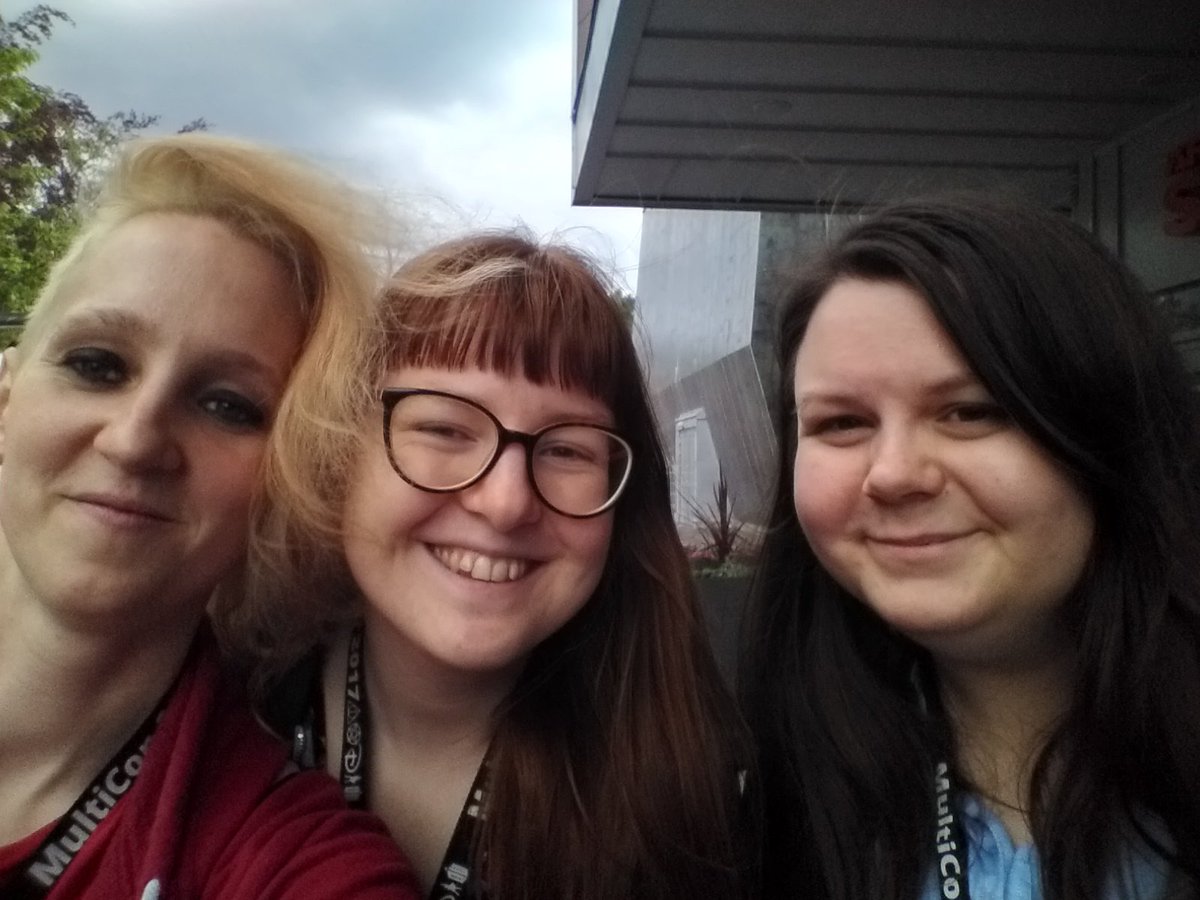 Ellociraptor's tweet photo. #multicon2017 #sistakapitlet https://t.co/cp0FjPF4Dr