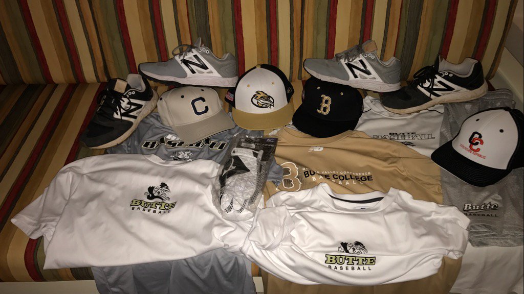 ButteBaseball's tweet photo. Left it all behind. #donatedgear #tryingtomakeadifference #roadrunnerbaseball #doingtherightthing https://t.co/VwcEWm1aZv