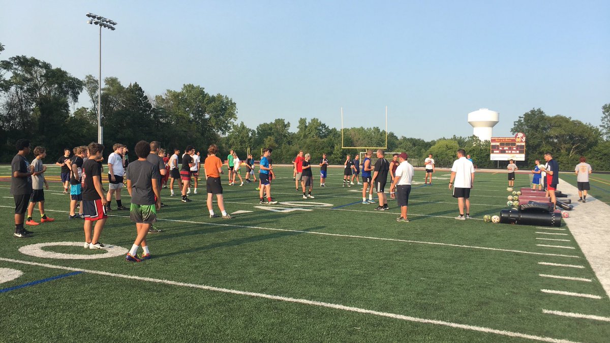 MontiniRFC's tweet photo. A HUGE thank you to coaches Ken Forehand and Rich Every from @USARugby! Great start to this weeks camp! #BroncoRugby #MontiniRFC #ILRugby https://t.co/SoMkz8r0VV