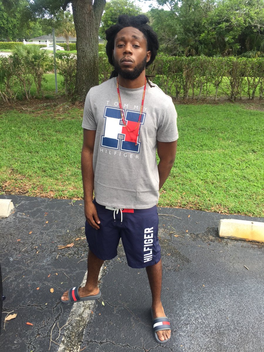 1suavewoo's tweet photo. "They Aint Neva Give Me Credit And They Ain't Neva Wanna Show Me Love But I Was Neva The Type A Ni99a To Give a Fuck"
#ZoedOut๐ญ๐น https://t.co/xedrg43Swe