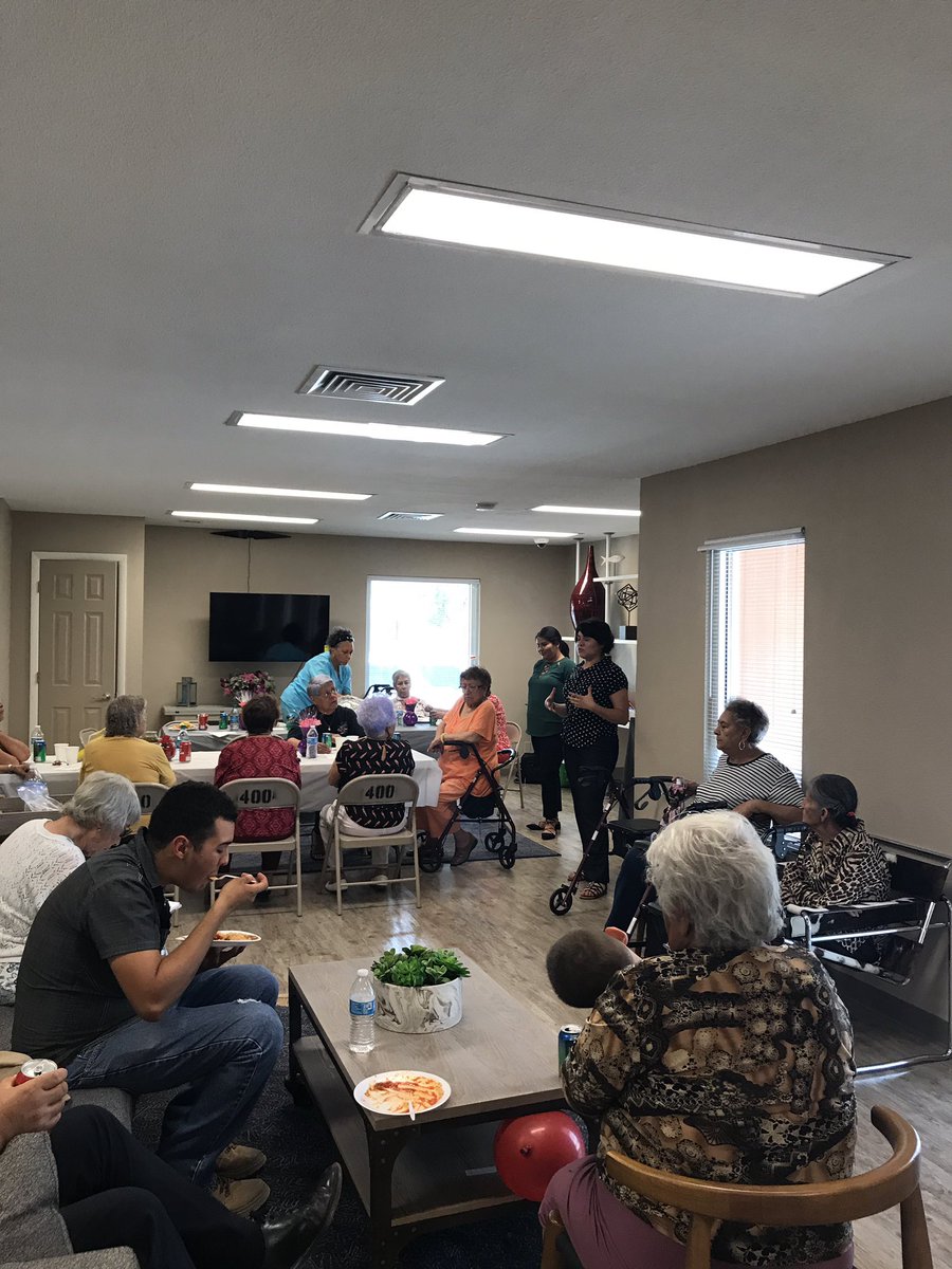 BGAlcantar's tweet photo. 🌸Resident monthly meeting &amp; Smoke free campaign 🚭@elpasohousing  Thank you ladies for educating our residents! 👍🏼#hacep #eprad 🏡 https://t.co/tkmRevDubS