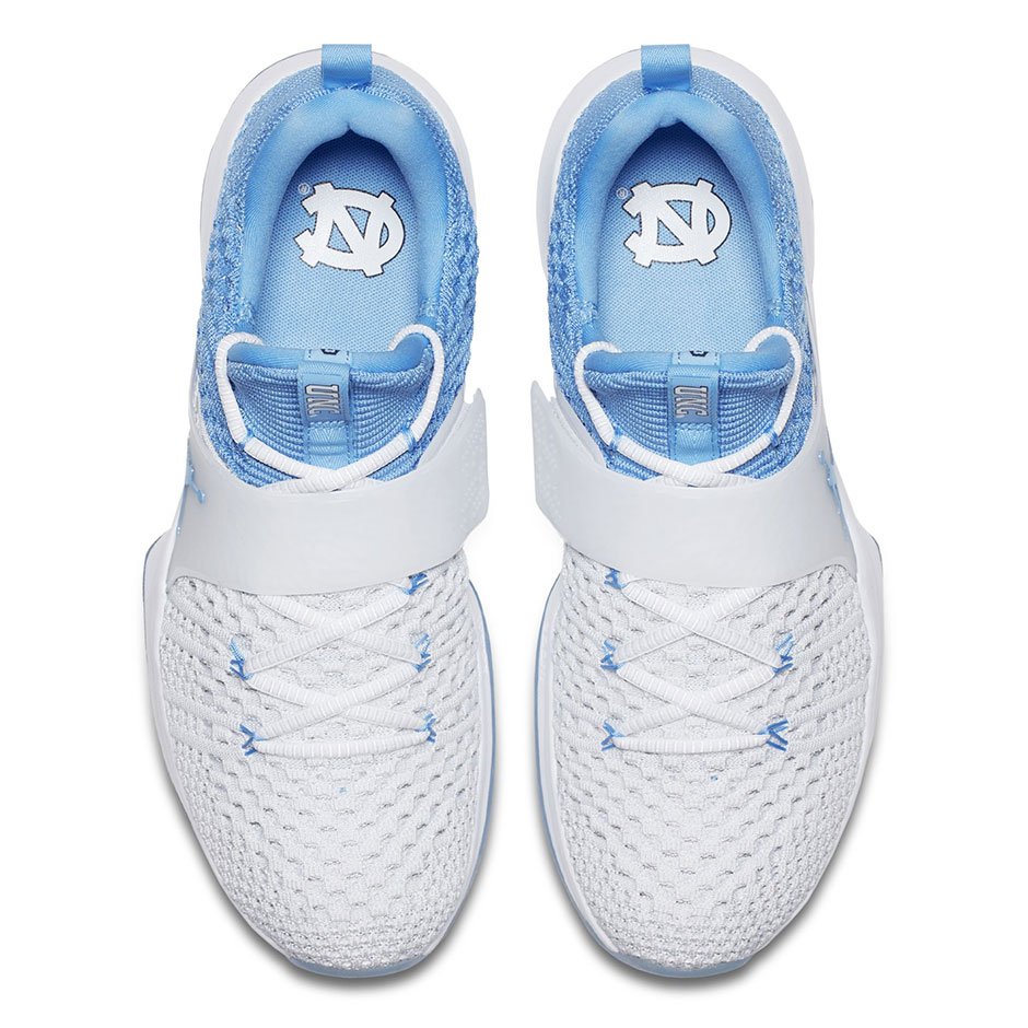 SneakerNews's tweet photo. Jordan Brand's first Flyknit training model returns with UNC's stamp of approval https://t.co/xXkOu7k8GC https://t.co/ll4IDFa2Us