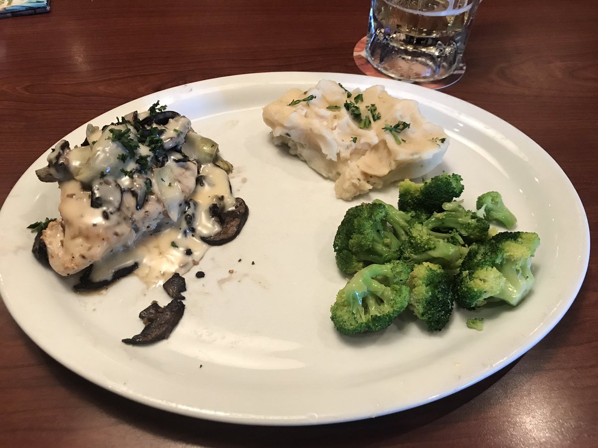 Expert_Selling's tweet image. #rubytuesday these portions r horrible. I'm done with Ruby Tuesday. $20 dinner and left hungry. #byebye