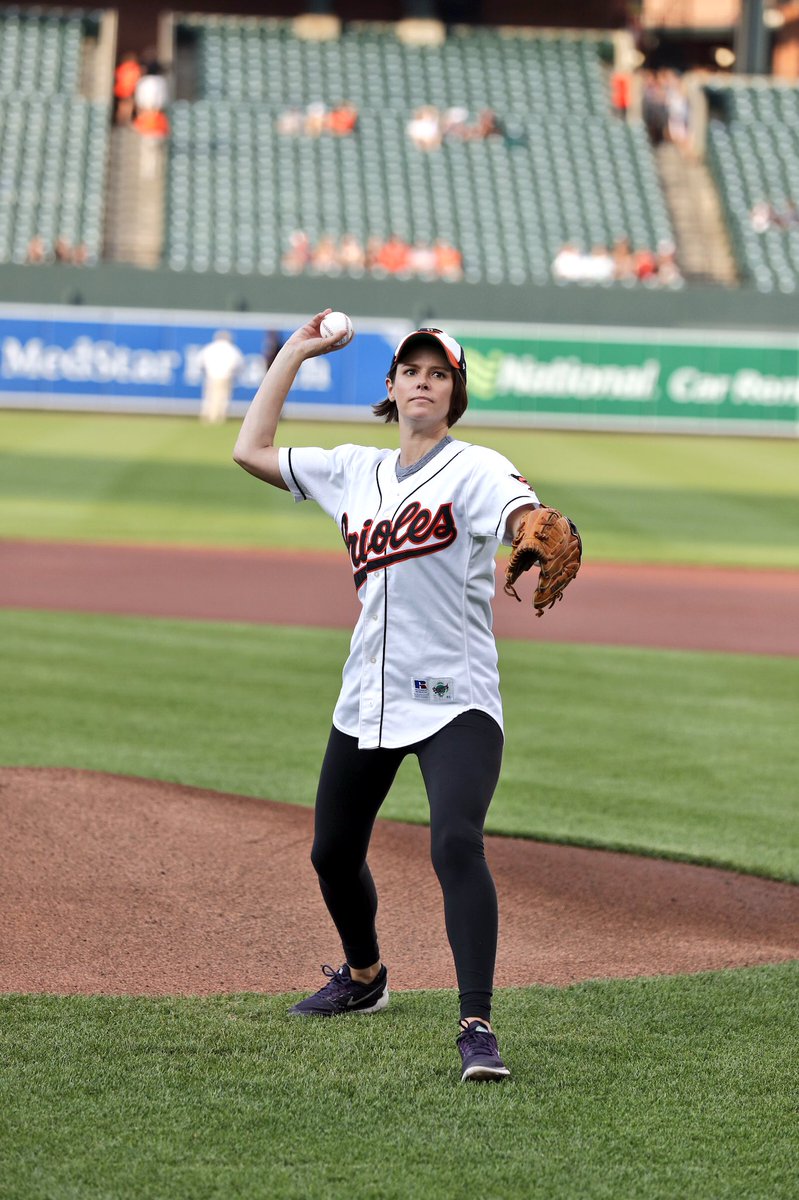 Baltimore Orioles On Twitter Tonight We Welcomed Lifelong O S Fan Nbc News Correspondent Kasie Hunt To Throw The Ceremonial First Pitch Birdland Https T Co Cemsewla3z
