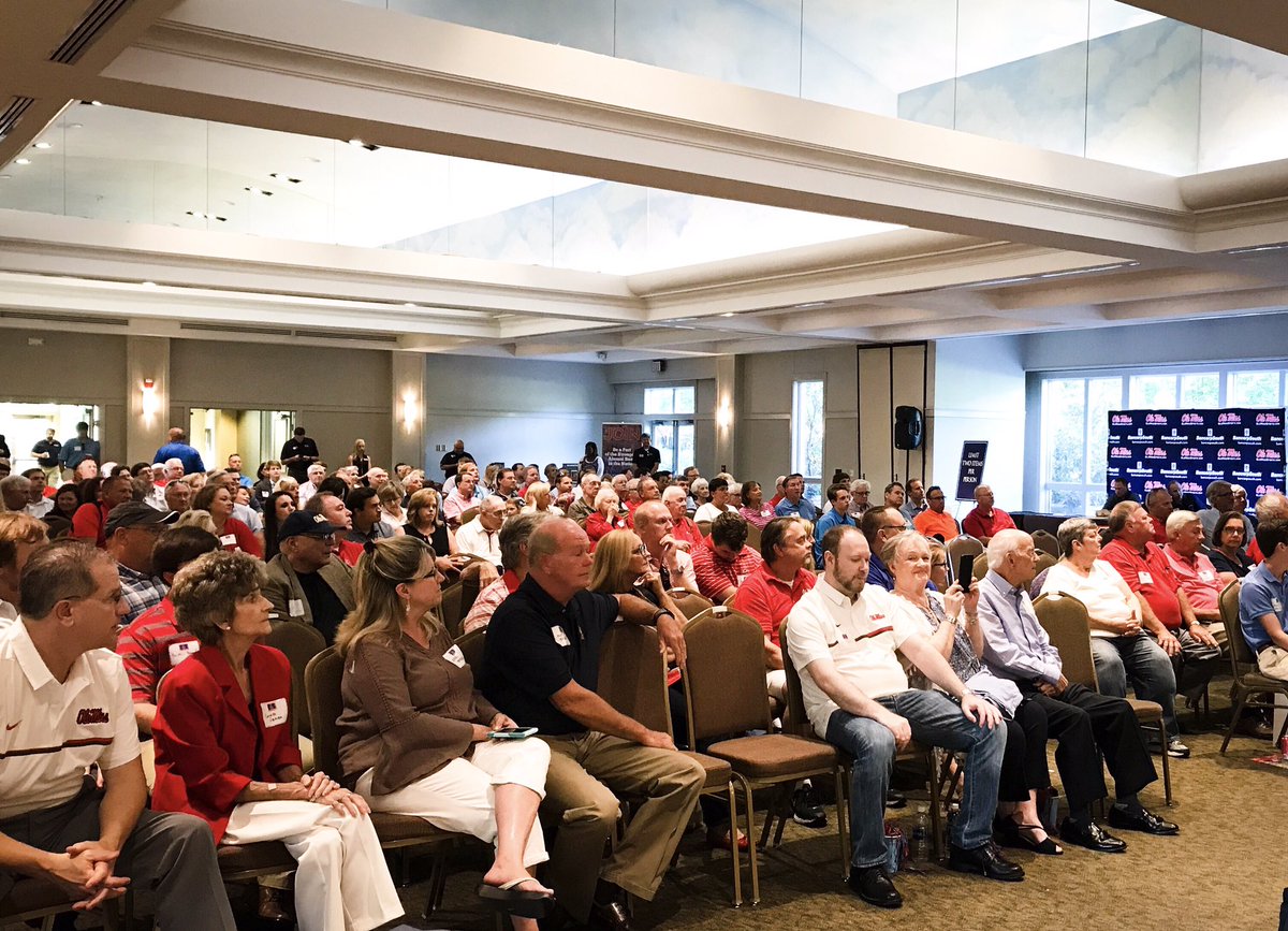 OleMissAlumni's tweet photo. Thank you Memphis @OleMissRebels for coming to hear @UMchancellor @RossBjorkAD @CoachHughFreeze @Purdom5ks at #RRT17! #hottytoddy https://t.co/aJwN999hl2